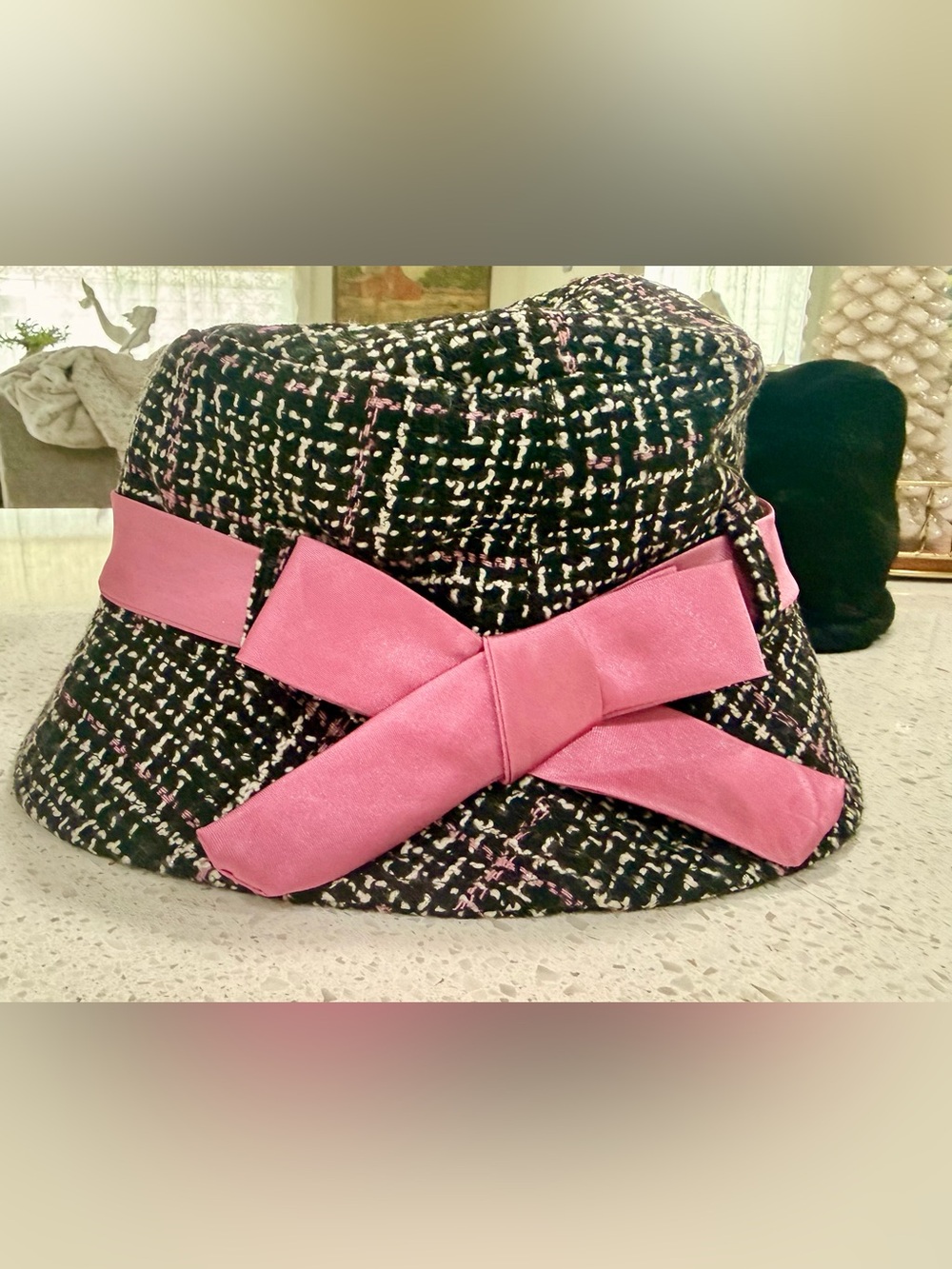 Lot of three women's hats
